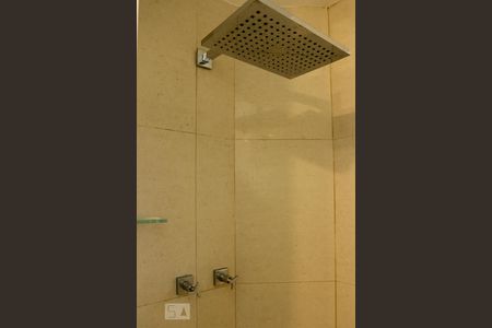 Casa de condomínio à venda com 570m², 5 quartos e 4 vagas Casa de condomínio à venda com 570m², 5 quartos e 4 vagasBanheiro da Suíte 3