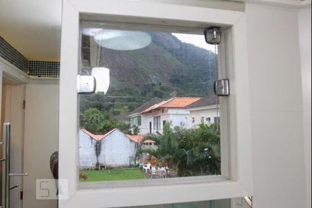 Casa de condomínio à venda com 570m², 5 quartos e 4 vagas Casa de condomínio à venda com 570m², 5 quartos e 4 vagasDetalhe Banheiro da Suíte 1