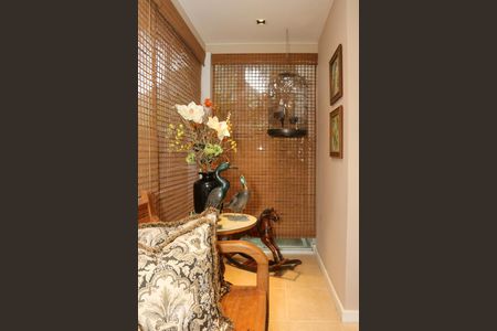 Casa de condomínio à venda com 570m², 5 quartos e 4 vagas Casa de condomínio à venda com 570m², 5 quartos e 4 vagasSala de Estar