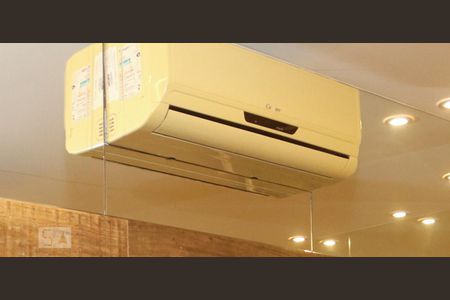 Casa de condomínio à venda com 570m², 5 quartos e 4 vagas Casa de condomínio à venda com 570m², 5 quartos e 4 vagasAr condicionado da Suíte 2