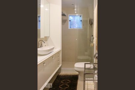 Casa de condomínio à venda com 570m², 5 quartos e 4 vagas Casa de condomínio à venda com 570m², 5 quartos e 4 vagasBanheiro da Suíte 3