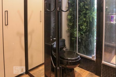 Casa de condomínio à venda com 570m², 5 quartos e 4 vagas Casa de condomínio à venda com 570m², 5 quartos e 4 vagasBanheiro da Suíte 2