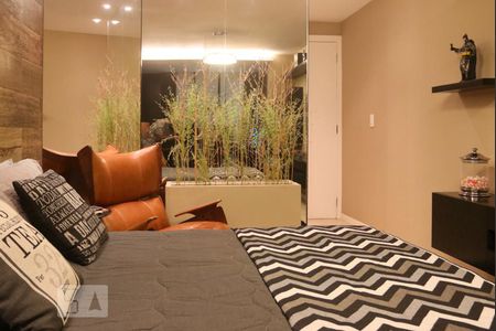 Casa de condomínio à venda com 570m², 5 quartos e 4 vagas Casa de condomínio à venda com 570m², 5 quartos e 4 vagasSuíte 2