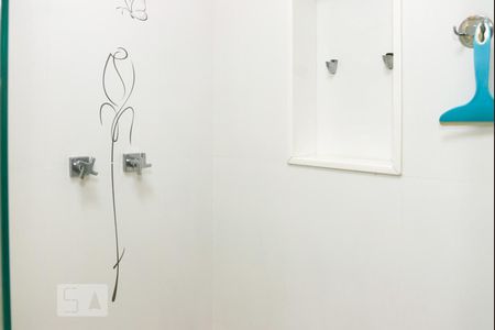 Casa de condomínio à venda com 570m², 5 quartos e 4 vagas Casa de condomínio à venda com 570m², 5 quartos e 4 vagasDetalhe Banheiro da Suíte 1