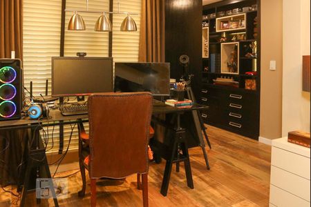 Casa de condomínio à venda com 570m², 5 quartos e 4 vagas Casa de condomínio à venda com 570m², 5 quartos e 4 vagasSuíte 2