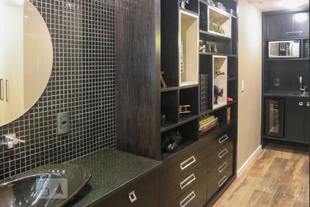 Casa de condomínio à venda com 570m², 5 quartos e 4 vagas Casa de condomínio à venda com 570m², 5 quartos e 4 vagasBanheiro da Suíte 2