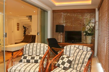 Casa de condomínio à venda com 570m², 5 quartos e 4 vagas