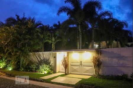 Casa de condomínio à venda com 570m², 5 quartos e 4 vagas Casa de condomínio à venda com 570m², 5 quartos e 4 vagasVista da Rua