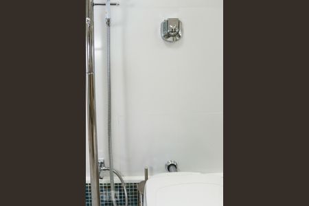 Casa de condomínio à venda com 570m², 5 quartos e 4 vagas Casa de condomínio à venda com 570m², 5 quartos e 4 vagasDetalhe Banheiro da Suíte 1