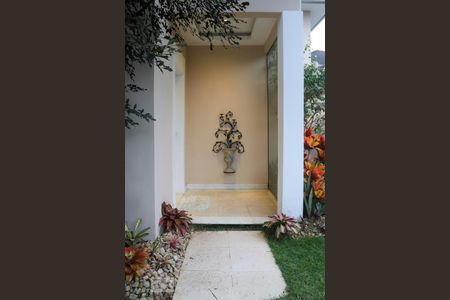 Casa de condomínio à venda com 570m², 5 quartos e 4 vagas Casa de condomínio à venda com 570m², 5 quartos e 4 vagasHall de Entrada