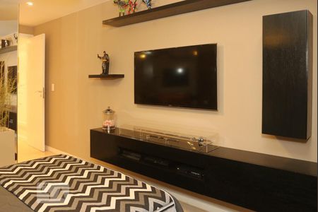 Casa de condomínio à venda com 570m², 5 quartos e 4 vagas Casa de condomínio à venda com 570m², 5 quartos e 4 vagasSuíte 2