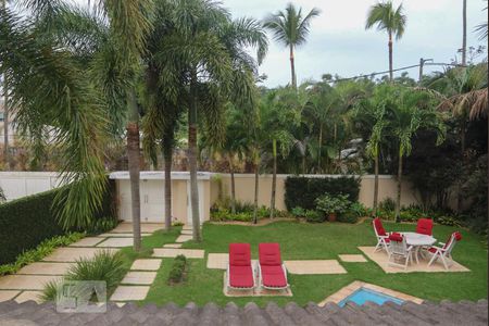 Casa de condomínio à venda com 570m², 5 quartos e 4 vagas Casa de condomínio à venda com 570m², 5 quartos e 4 vagasVista da Suíte 3