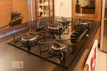 Casa de condomínio à venda com 570m², 5 quartos e 4 vagas Casa de condomínio à venda com 570m², 5 quartos e 4 vagasdetalhe da cozinha