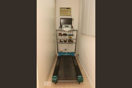 Casa de condomínio à venda com 570m², 5 quartos e 4 vagas Casa de condomínio à venda com 570m², 5 quartos e 4 vagasQuarto - Armários