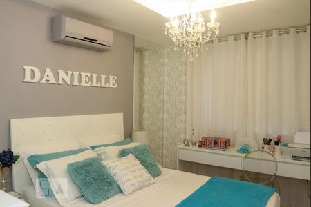 Casa de condomínio à venda com 570m², 5 quartos e 4 vagas Casa de condomínio à venda com 570m², 5 quartos e 4 vagasSuíte 1