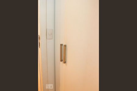 Casa de condomínio à venda com 570m², 5 quartos e 4 vagas Casa de condomínio à venda com 570m², 5 quartos e 4 vagasQuarto - Armários