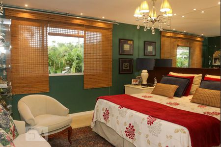 Casa de condomínio à venda com 570m², 5 quartos e 4 vagas Casa de condomínio à venda com 570m², 5 quartos e 4 vagasSuíte 3