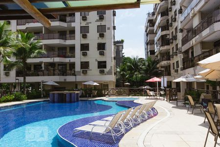 Apartamento à venda com 180m², 3 quartos e 1 vaga Apartamento à venda com 180m², 3 quartos e 1 vagaPiscina