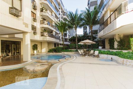 Apartamento à venda com 180m², 3 quartos e 1 vaga Apartamento à venda com 180m², 3 quartos e 1 vagaÁrea Comum