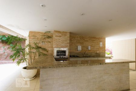 Apartamento à venda com 180m², 3 quartos e 1 vaga Apartamento à venda com 180m², 3 quartos e 1 vagaChurrasqueira