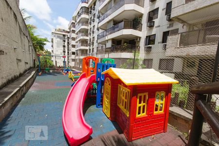 Apartamento à venda com 180m², 3 quartos e 1 vaga Apartamento à venda com 180m², 3 quartos e 1 vagaPlayground