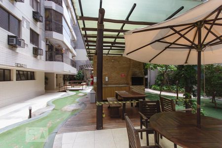 Apartamento à venda com 180m², 3 quartos e 1 vaga Apartamento à venda com 180m², 3 quartos e 1 vagaChurrasqueira