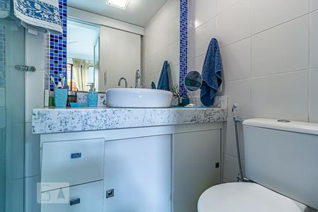 Apartamento à venda com 180m², 3 quartos e 1 vaga Apartamento à venda com 180m², 3 quartos e 1 vagaBanheiro da Suíte 2