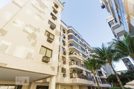 Apartamento à venda com 180m², 3 quartos e 1 vaga Apartamento à venda com 180m², 3 quartos e 1 vagaFachada