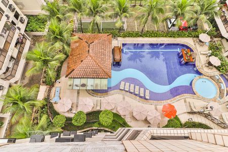 Apartamento à venda com 180m², 3 quartos e 1 vaga Apartamento à venda com 180m², 3 quartos e 1 vagaPiscina