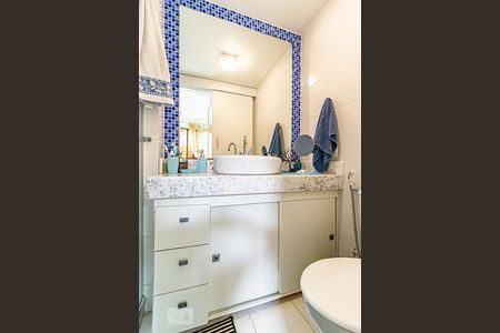 Apartamento à venda com 180m², 3 quartos e 1 vaga Apartamento à venda com 180m², 3 quartos e 1 vagaBanheiro da Suíte 2