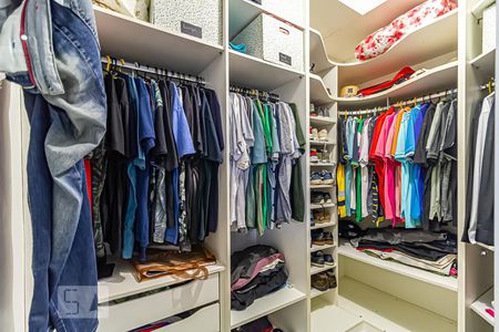 Apartamento à venda com 180m², 3 quartos e 1 vaga Apartamento à venda com 180m², 3 quartos e 1 vagaCloset do quarto 2