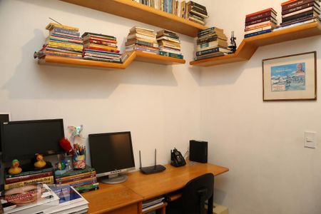 Casa à venda com 200m², 4 quartos e 2 vagasEscritório