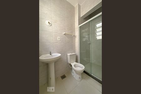 Apartamento para alugar com 95m², 2 quartos e 2 vagasBanheiro de Serviço