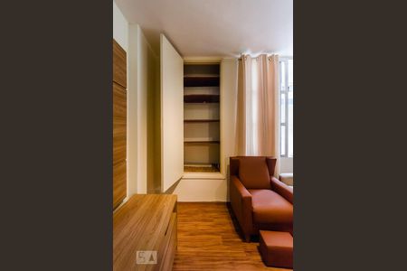 Detalhe armário de apartamento para alugar com 1 quarto, 82m² em Pompéia, Santos