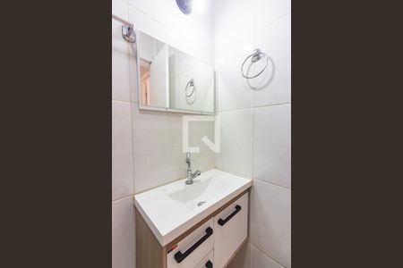 Casa à venda com 70m², 2 quartos e 2 vagas Casa à venda com 70m², 2 quartos e 2 vagasBanheiro