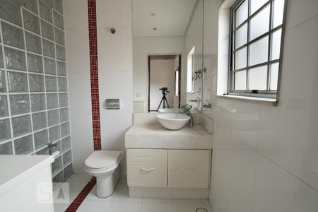 Casa para alugar com 313m², 5 quartos e 5 vagas Casa para alugar com 313m², 5 quartos e 5 vagasBanheiro da Suíte 2