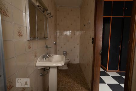 Casa para alugar com 313m², 5 quartos e 5 vagas Casa para alugar com 313m², 5 quartos e 5 vagasBanheiro da Suíte 1