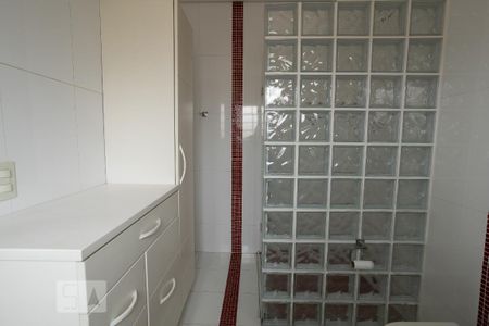 Casa para alugar com 313m², 5 quartos e 5 vagas Casa para alugar com 313m², 5 quartos e 5 vagasBanheiro da Suíte 2