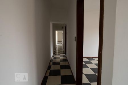 Casa para alugar com 313m², 5 quartos e 5 vagas Casa para alugar com 313m², 5 quartos e 5 vagasCorredor