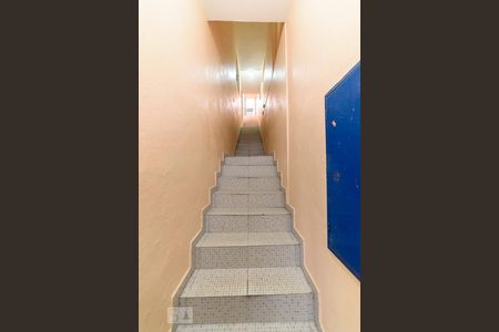 Casa à venda com 400m², 3 quartos e 8 vagasEscada