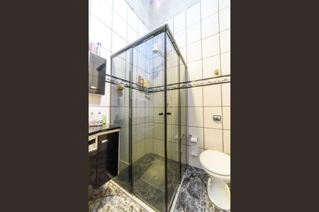 Casa à venda com 400m², 3 quartos e 8 vagasBanheiro Social - Box