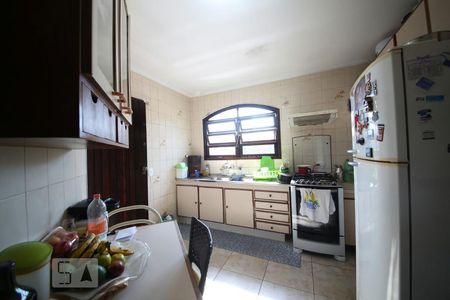 Casa à venda com 204m², 3 quartos e 2 vagasCozinha 