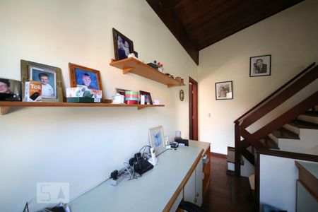 Casa à venda com 204m², 3 quartos e 2 vagasEscritório