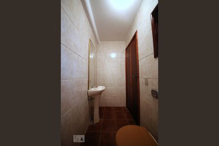 Casa à venda com 204m², 3 quartos e 2 vagasBanheiro de Serviço