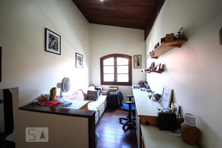 Casa à venda com 204m², 3 quartos e 2 vagasEscritório