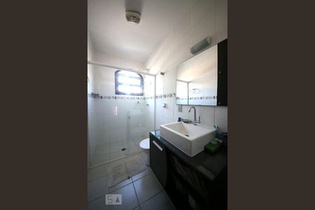 Casa à venda com 204m², 3 quartos e 2 vagasBanheiro 