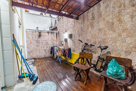 Casa de condomínio à venda com 117m², 4 quartos e 2 vagasQuintal Fundos