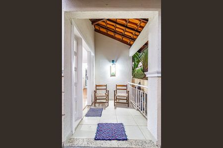 Casa de condomínio à venda com 117m², 4 quartos e 2 vagasVaranda