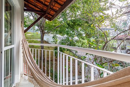 Casa de condomínio à venda com 117m², 4 quartos e 2 vagasVaranda do Quarto 4