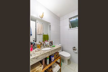 Casa de condomínio à venda com 117m², 4 quartos e 2 vagasBanheiro Social 2